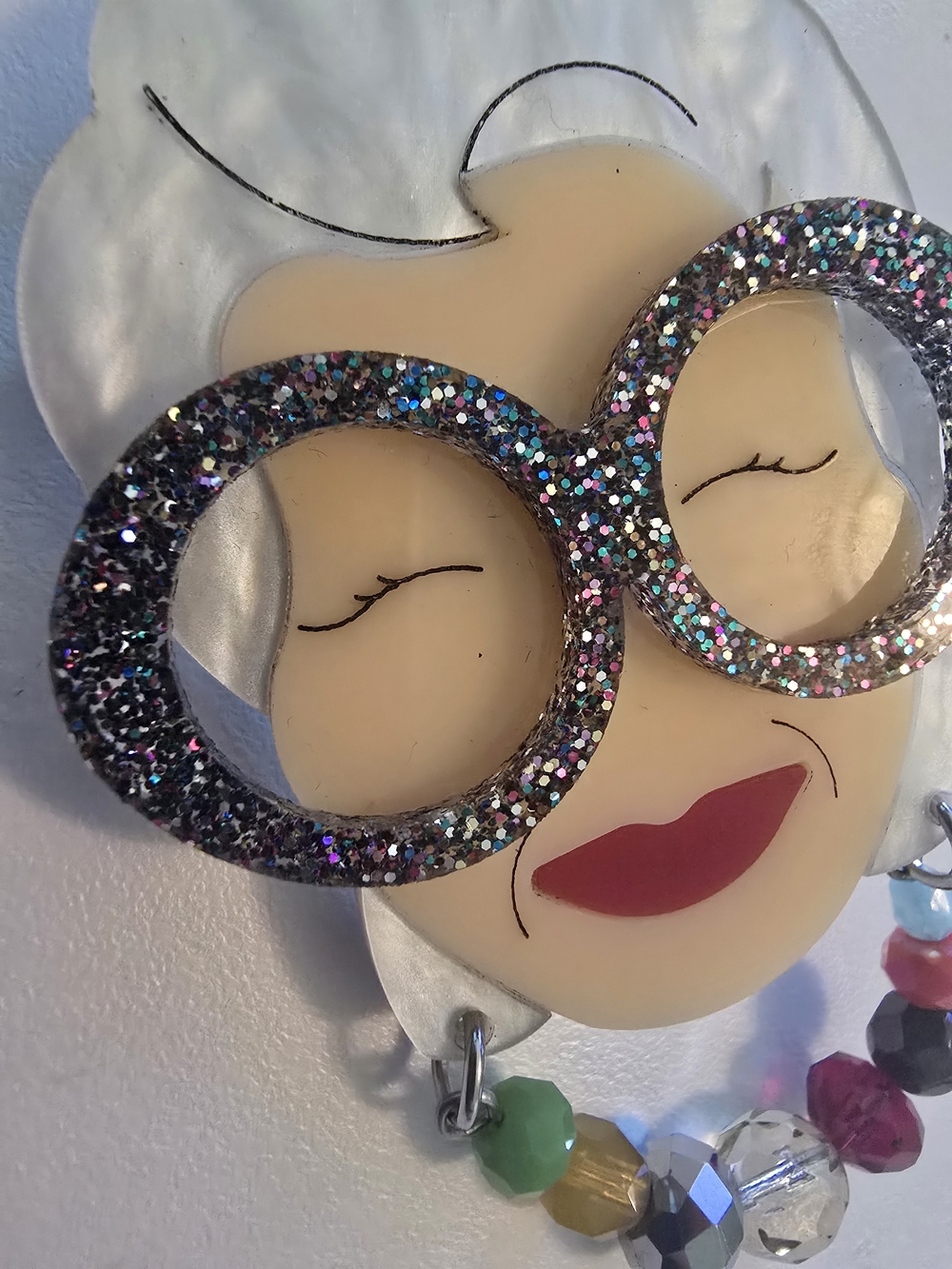 Arkyfly Iris with eyewear brooch, Iris Apfel
